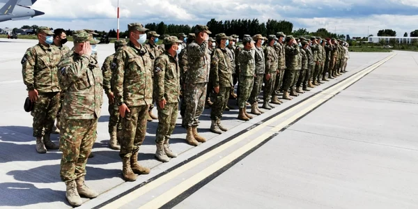 Primii 70 de militari români au revenit sâmbătă din Afganistan. Foto Bianca Neagu/Mapn