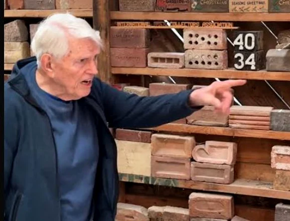 Clem Reinkemeyer  are 8.882 de cărămizi unice