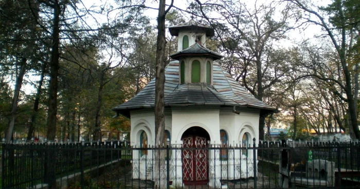 Hoţul a fost oprit de sistemul de alarmă al bisericii