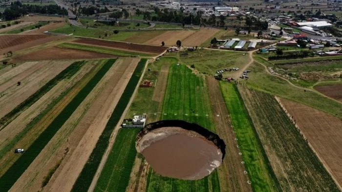 O gropă uriaşă a apărut subit, peste noapte, în sud-estul Mexicului.