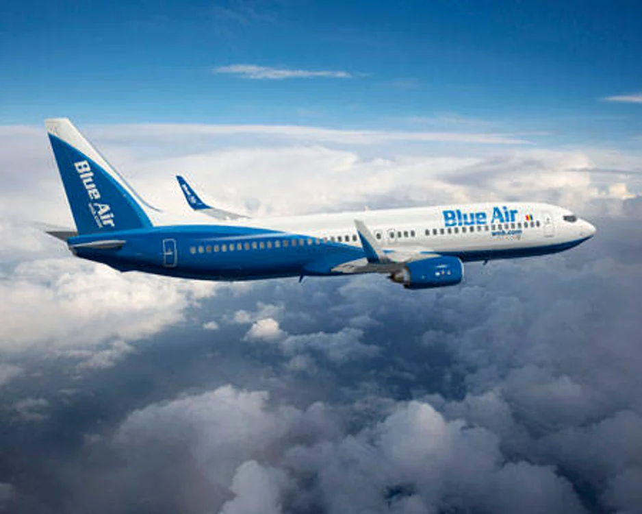 
    Avion Blue Air  