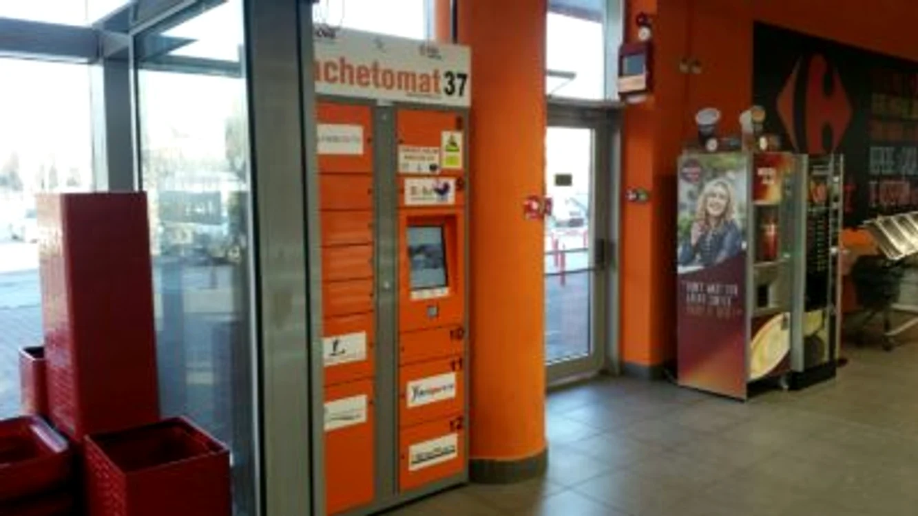 PostaPanduri deține pachetomate în mai multe magazine din țară de unde clienții își pot ridica coltele 
