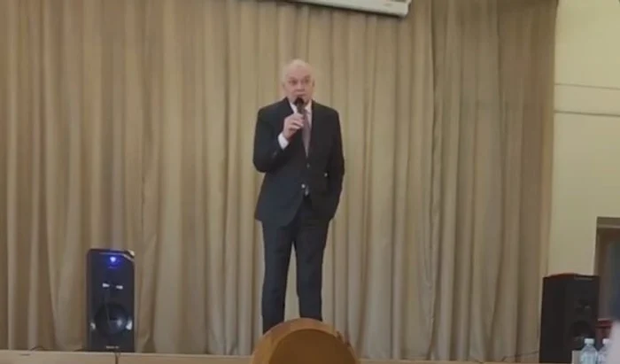 Dmitri Kiselev susținând un discurs de propagandă la o școală din Moscova FOTO Telegram