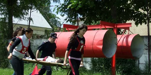 Copiii şi părinţii sunt aşteptaţi la pompieri, de „Ziua Porţilor Deschise”, să înveţe să se apere împotriva dezastrelor naturale