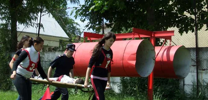 Copiii şi părinţii sunt aşteptaţi la pompieri, de „Ziua Porţilor Deschise”, să înveţe să se apere împotriva dezastrelor naturale