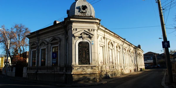 muzeul petrolului ploiesti foto wikipedia
