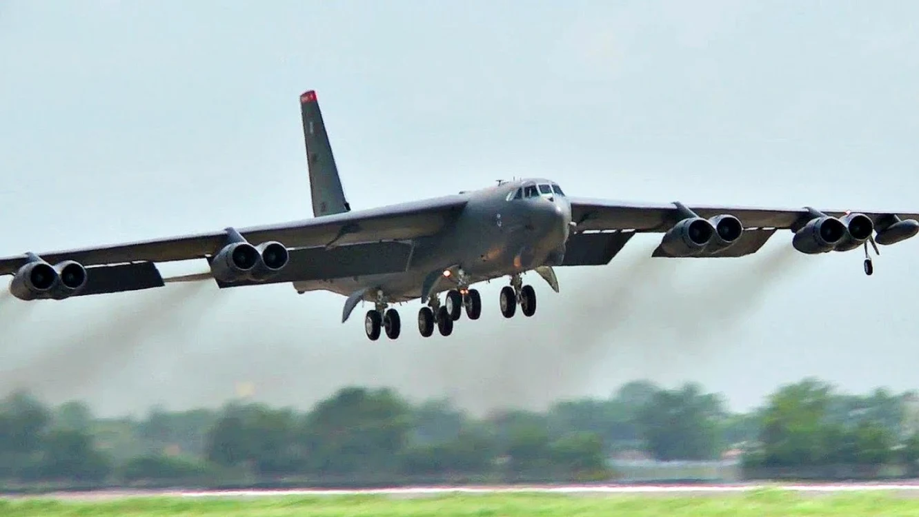 Bombardier american B-52 N