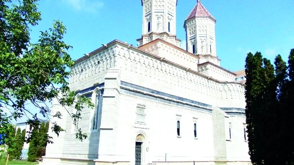 Biserica „Sfinţii Trei Ierarhi” din Iaşi O reabilitare care nu se mai încheie jpeg