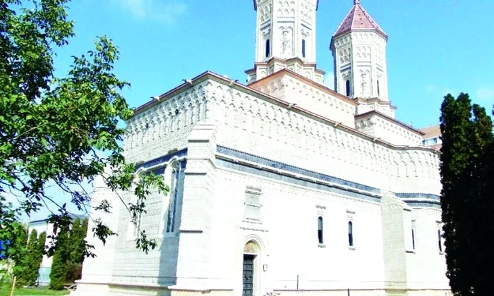 Biserica „Sfinţii Trei Ierarhi” din Iaşi   O reabilitare care nu se mai încheie jpeg