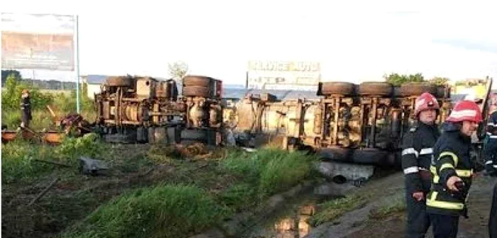 Cisterna s-a răsturnat la ieşirea din Goleşti