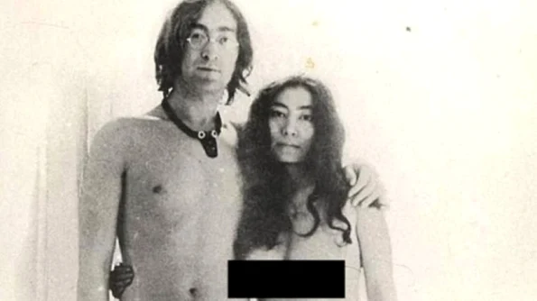 Fotografii nud cu John Lennon şi Yoko Ono, scoase la licitaţie în SUA jpeg