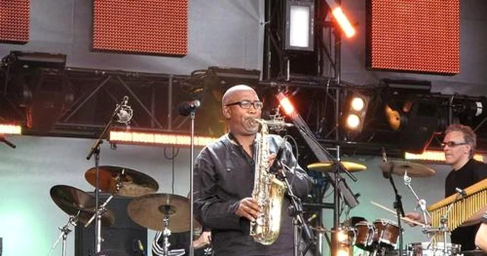 Sipho Mabuse, poreclit "Hotstix", a abandonat şcoala la 16 ani                                    Foto: hotstix.co.za