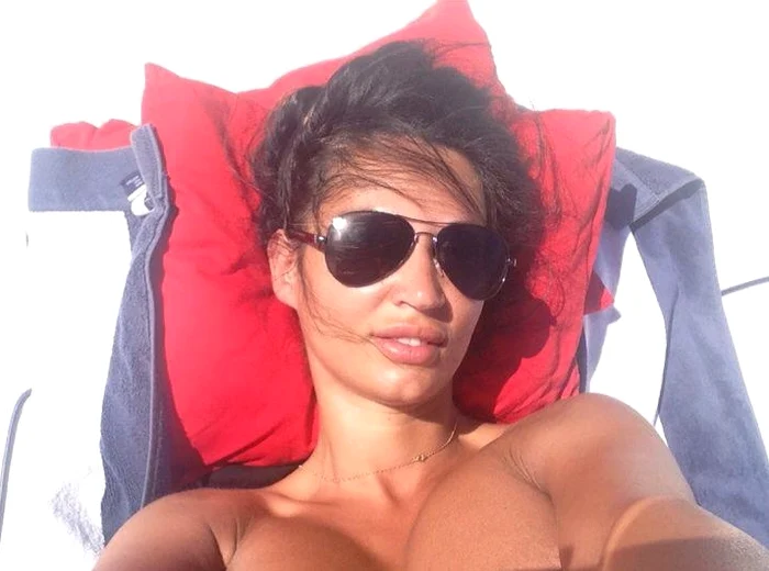 Nicoleta Luciu se relaxează la plajă