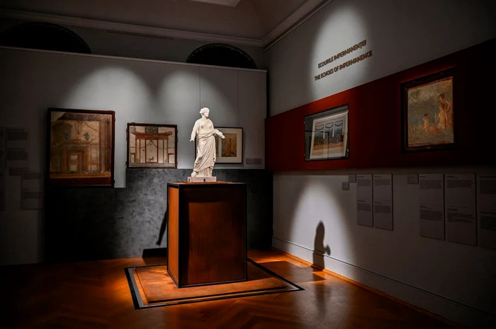 Expoziția  „Fragilitatea Eternului” (© Muzeul Național de Artă Timișoara)