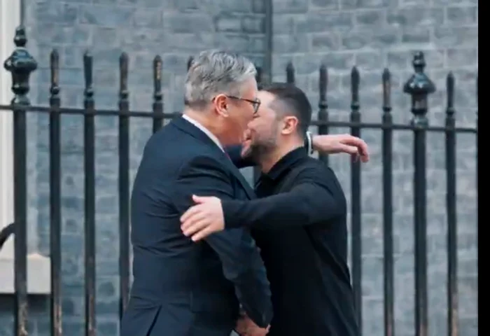 Keir Starmer s-a îmbrățișat cu președintele ucrainean Volodimir Zelenski FOTO: captura video