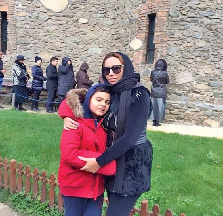 
    Mădălina Dumitriu, alias Beyonce (22 de ani), are o fetiţă cu Guţă  