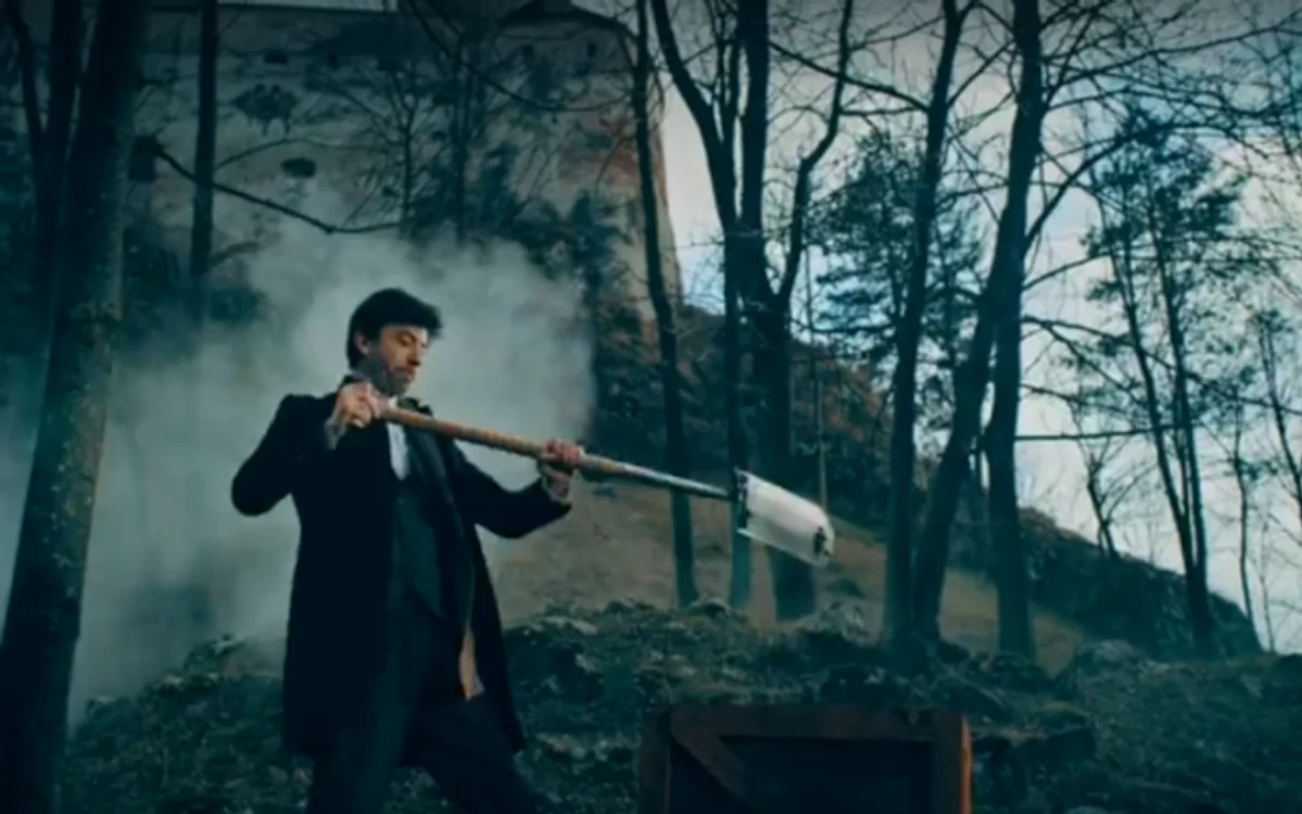 Netflix i-a transmis un mesaj lui „Dracula“ din noua miniserie disponibilă pe platforma online Captură video Netflix