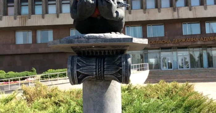 monumentul lui putin din zaporojie