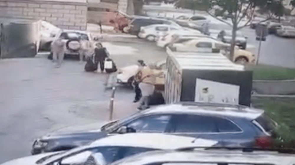 Cum aruncă românii gunoiul la tomberon. Diferențe surprinse de camerele de supraveghere din Iași VIDEO