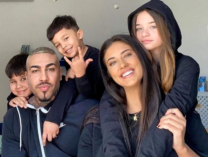 Alex Velea și Antonia, alături de cei doi băieți ai lor și de fiica din prima căsnicie a artisteifoto: arhiva personală