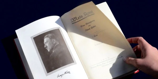 Mein Kampf FOTO © AFP FREDERIC J. BROWN