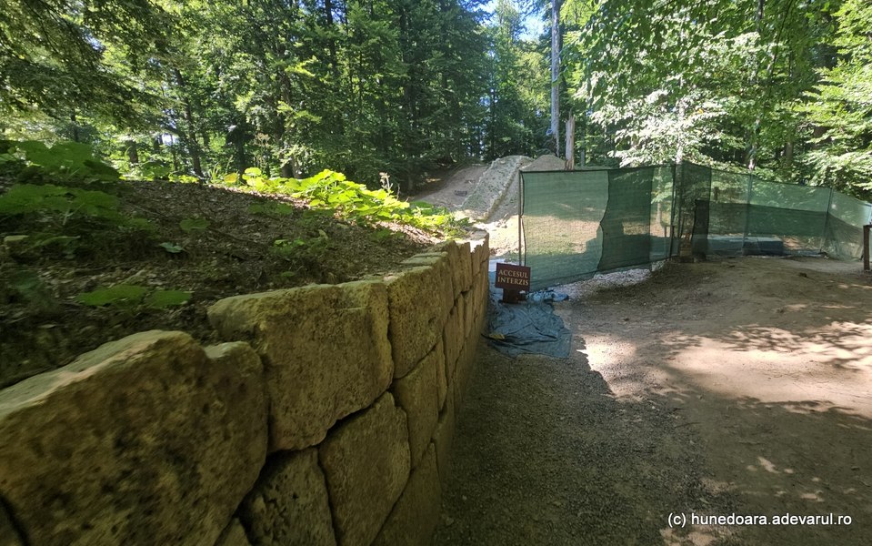 Sarmizegetusa Regia va fi închisă turiștilor până în decembrie. Decizia autorităților stârnește controverse