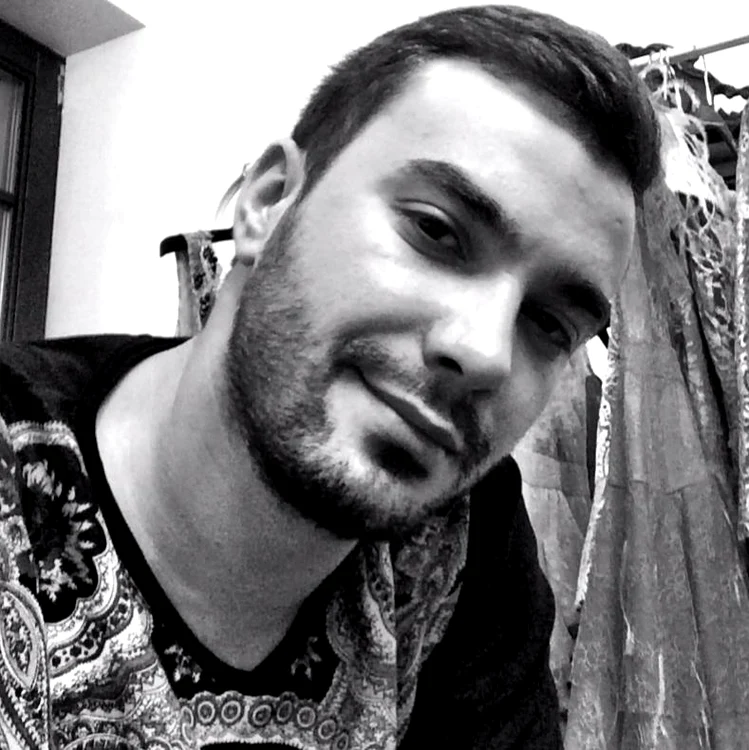 Relaţiile Andreei Mantea. Iulian Moga a mărturisit, după despărţirea de brunetă, că aceasta s-a înşelat de mai multe ori şi că nu ezita să se laude cu asta în faţa prietenelor ei