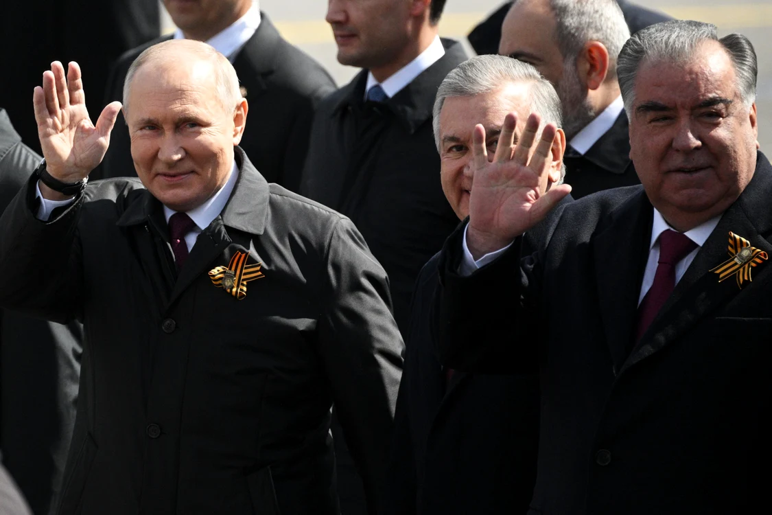 Vladimir Putin la parda de 9 mai Profimedia jpg