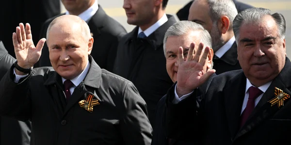 Vladimir Putin la parda de 9 mai Profimedia jpg