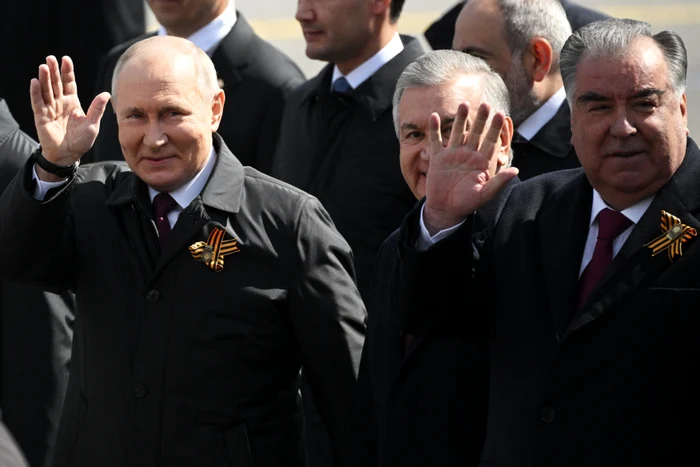 Vladimir Putin la parda de 9 mai Profimedia jpg