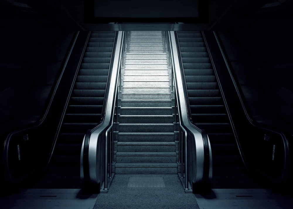 De ce ajung unii oameni să își ia viața? Explicațiile unui psiholog după cea mai recentă tragedie de la metroul din București