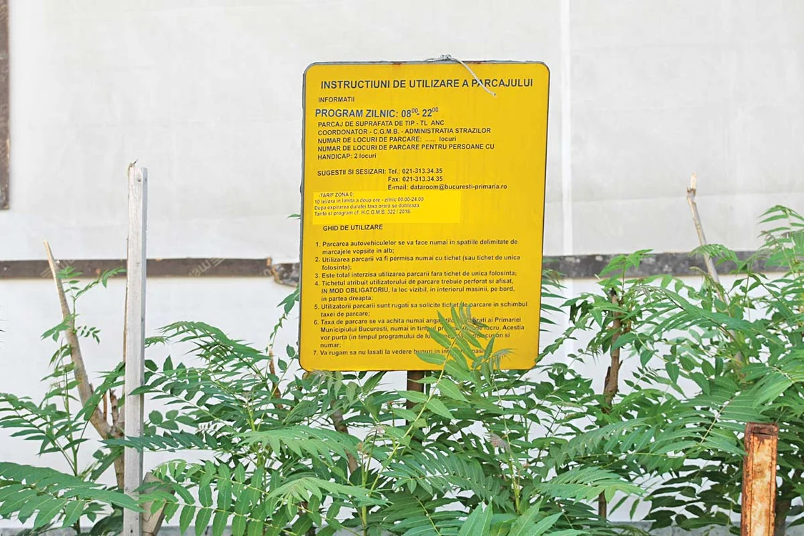Investițiile Primăriei  în parcări se rezumă la  panouri cu noul tarif