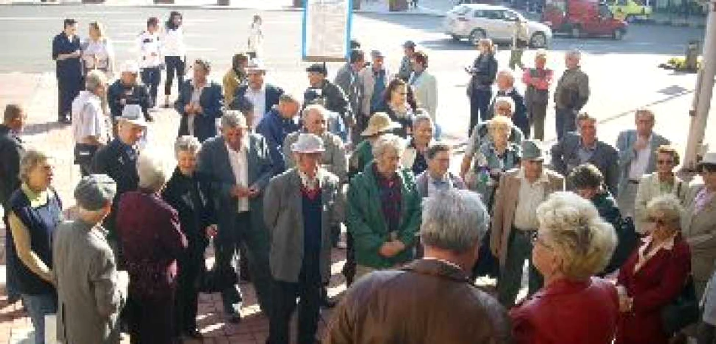 Bacău: Pensionarii au pichetat Prefectura