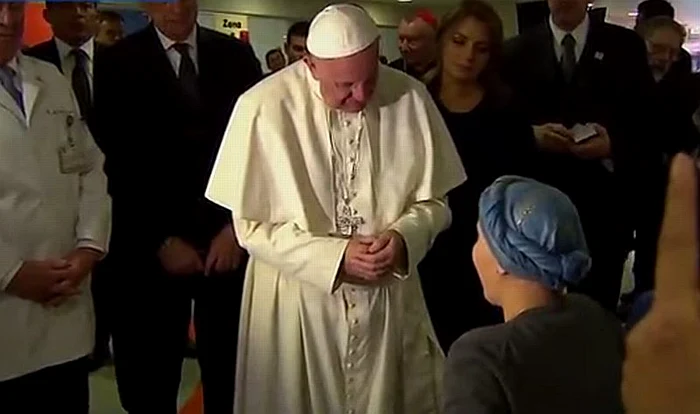 
    Papa Francisc a făcut o vizită copiilor internați la o pediatrie din Mexicfoto: captură video  