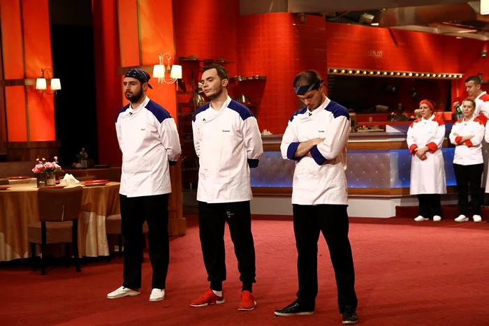 Hell's Kitchen. Paul, Frankie şi Florin au ajuns în cursa spre eliminare, iar Frankie (stânga) a fost cel care a plecat acasă