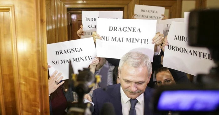 Liviu Dragnea - pancarte RUŞINE USR - CEx PSD - 2 feb 2017 / FOTO Inquam Photos / Octav Ganea