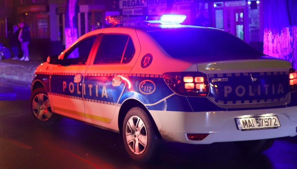  Focuri de armă trase de poliţişti pentru prinderea unui şofer care conducea băut şi nu a oprit