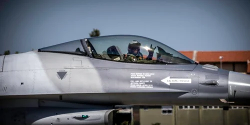 avion f16 f-16 foto facebook fortele aeriene romane