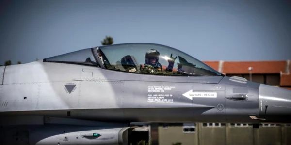 avion f16 f-16 foto facebook fortele aeriene romane