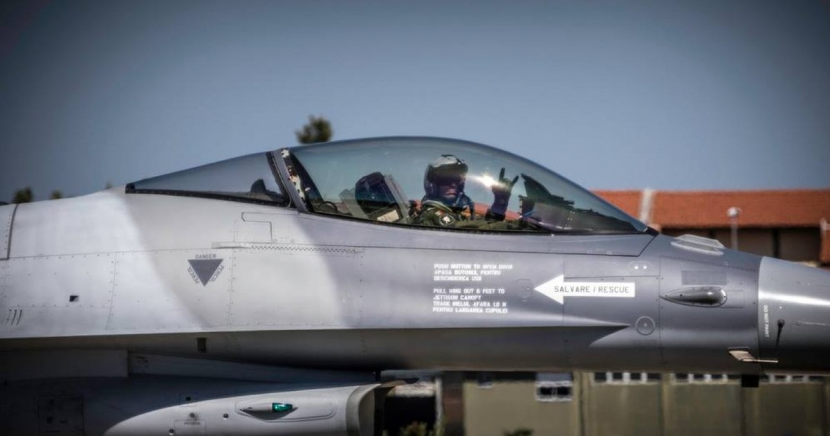 Instruirea piloţilor români pe avioanele F-16 se face numai cu aprobarea Parlamentului. Solicitarea a fost făcută de MApN