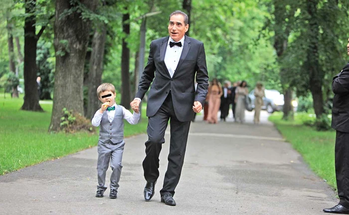 Iunie 2014: Petre Roman a venit la nunta Oanei cu Marius Elisei şi la botezul micuţei Isabela