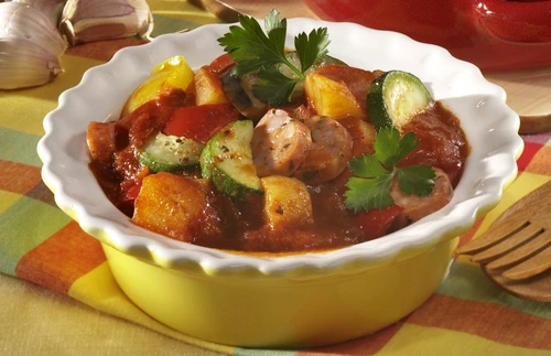 tocana de legume si carnati jpeg
