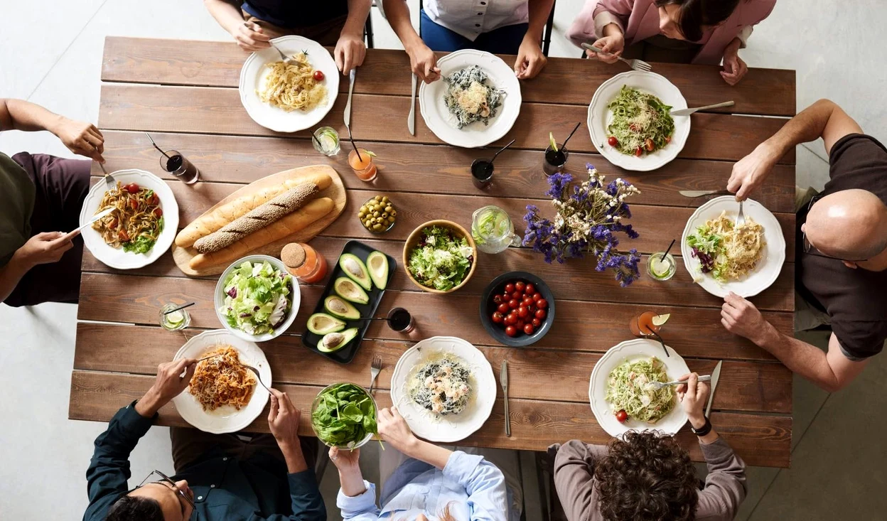 Livrare fără interacțiune umană directă și plata online sunt primele măsuri de siguranță din serviciile de food delivery