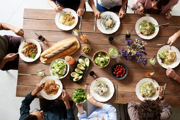 Livrare fără interacțiune umană directă și plata online sunt primele măsuri de siguranță din serviciile de food delivery