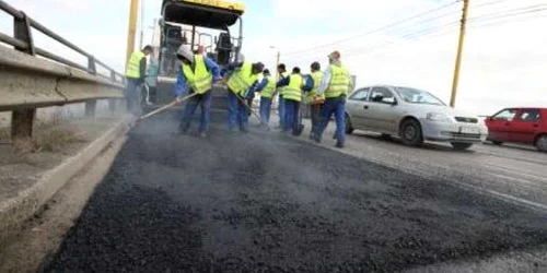 Asfaltarea drumului se va realiza când temperaturile vor creşte foto Arhivă