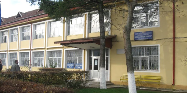Filmul este realizat în interiorul liceului
