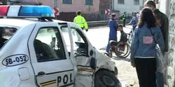 Mașina a fost grav avariată