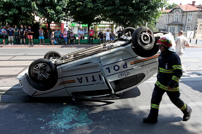Mașina a fost repusă pe roți, iar ancheta continuăFotografii: Sever Gheorghe