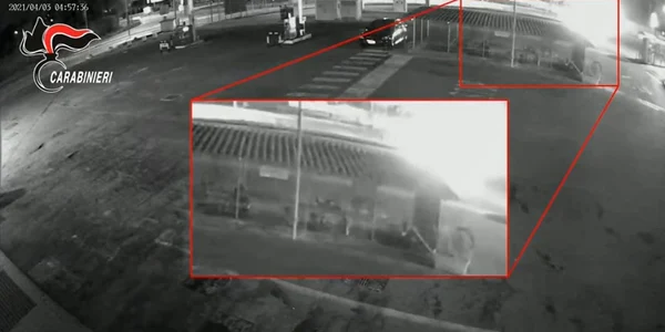 Captura video centru vaccinare incendiat