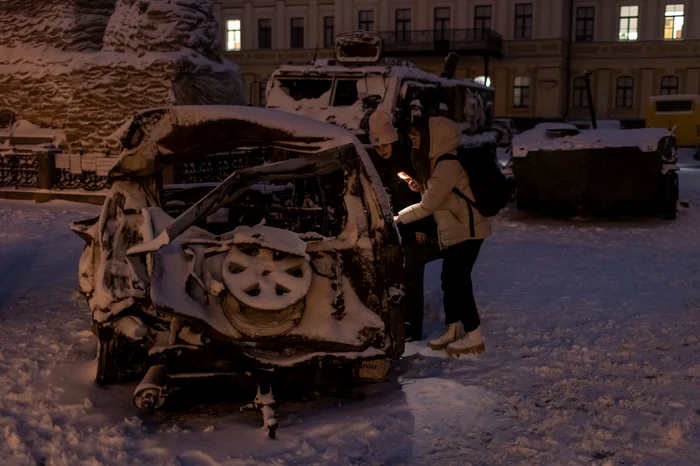  Vehicule militare rusești distruse în luptele cu armata ucraineană, expuse în Kiev FOTO EPA-EFE